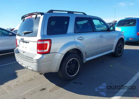 2011 Ford Escape Xlt z USA, uszkodzony, nr VIN 1FMCU0D71BKA42950